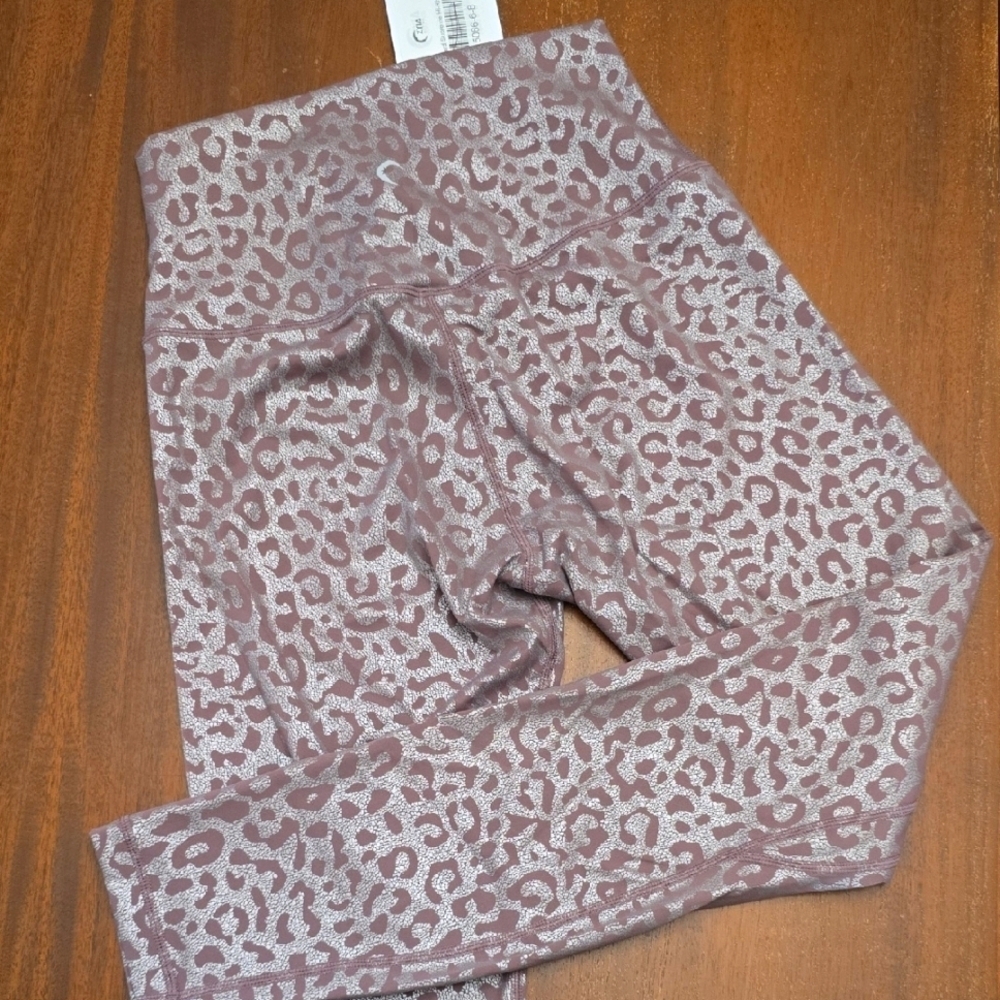 ZYIA‎ Lilac Leggings Women's 6-8 Subtle Sheen Leopard Print 7/8 Length